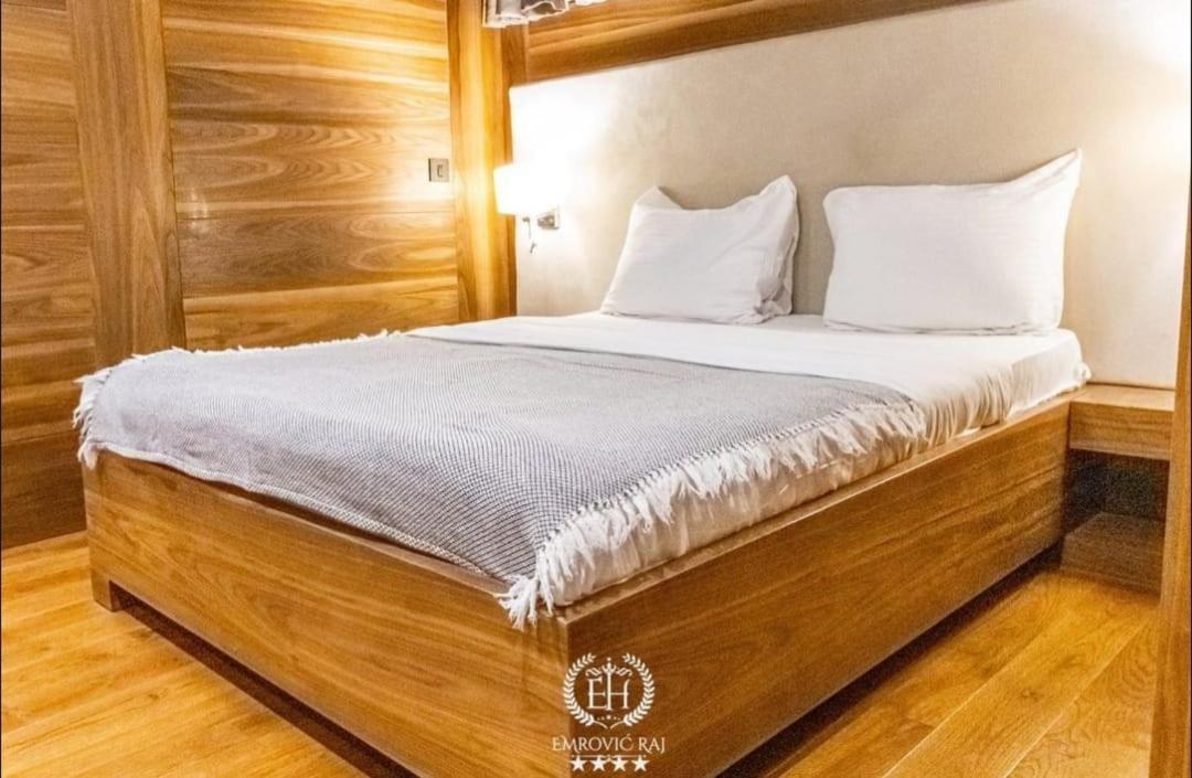 Hotel Emrovic Raj Novi Pazar Esterno foto