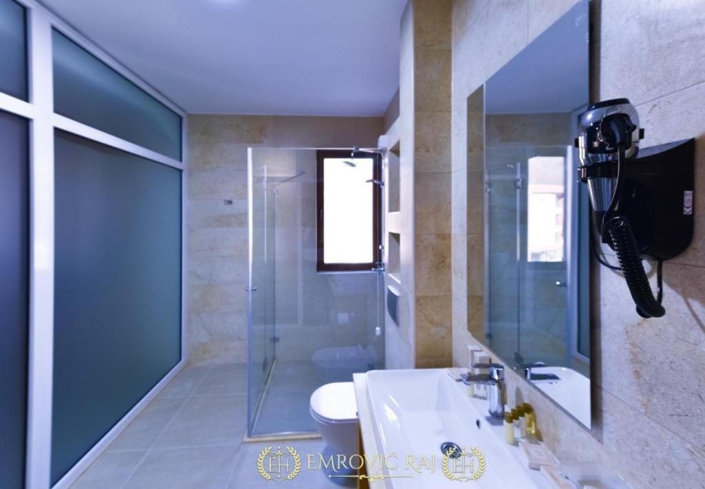Hotel Emrovic Raj Novi Pazar Esterno foto