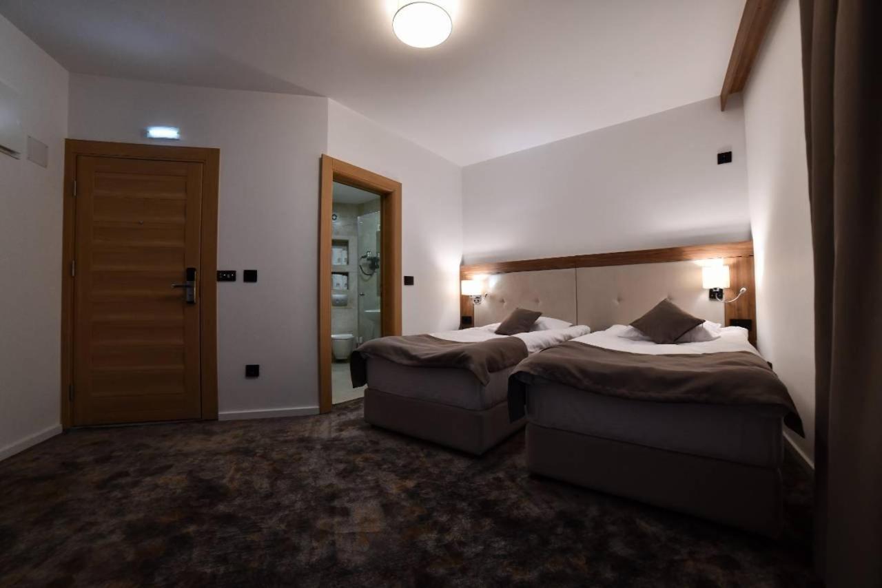 Hotel Emrovic Raj Novi Pazar Esterno foto