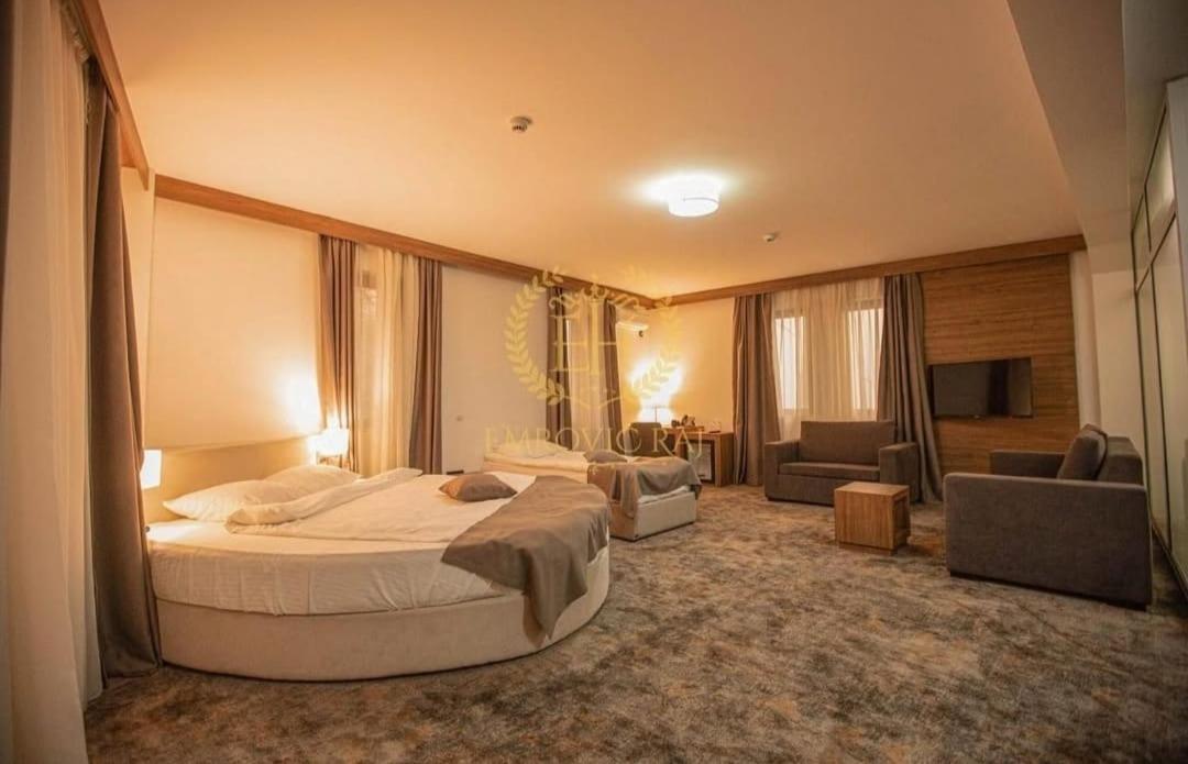 Hotel Emrovic Raj Novi Pazar Esterno foto