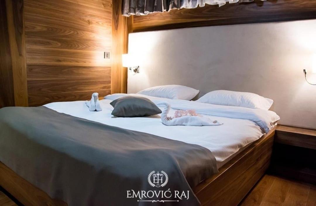 Hotel Emrovic Raj Novi Pazar Esterno foto