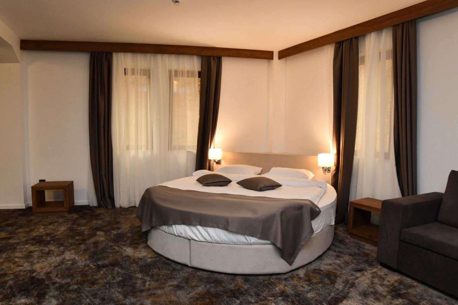 Hotel Emrovic Raj Novi Pazar Esterno foto