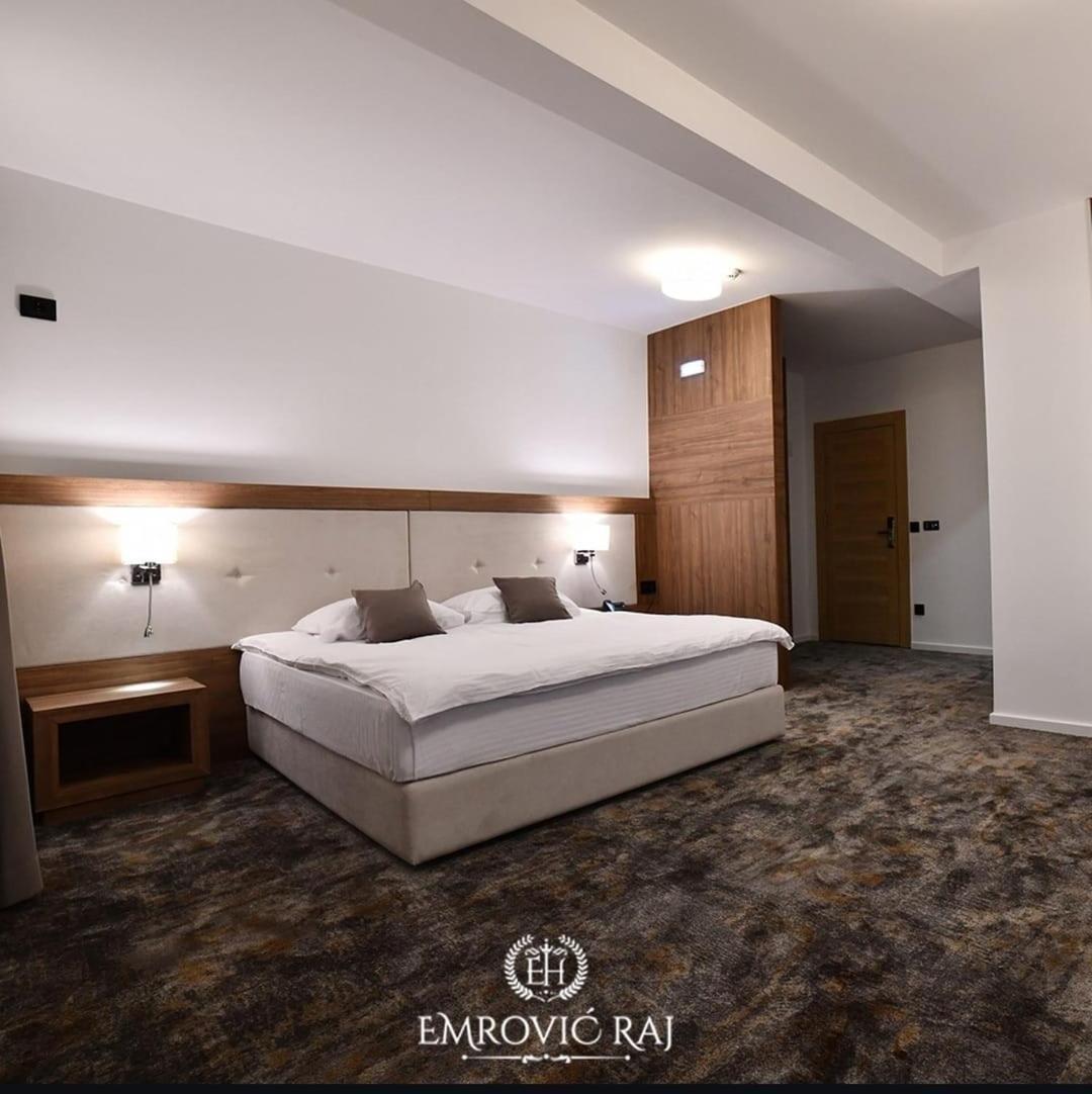 Hotel Emrovic Raj Novi Pazar Esterno foto